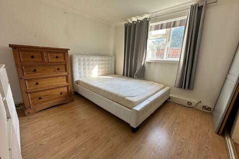 2 bedroom flat for sale, Kingsley Avenue, Cheshunt, EN8