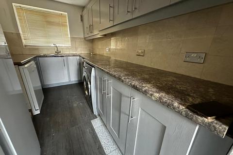 2 bedroom flat for sale, Kingsley Avenue, Cheshunt, EN8