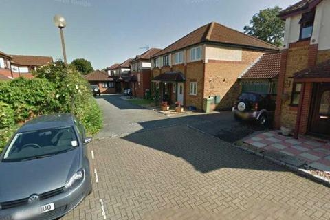 Garage to rent, Wallmead Gardens, Loughton MK5