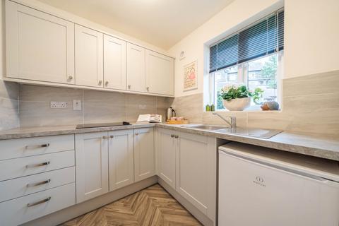 2 bedroom terraced bungalow for sale, 17 Elleray Gardens, Windermere