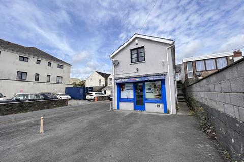 2 bedroom flat to rent, Barn Road, Carmarthen, Carmarthenshire