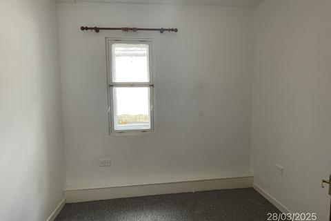 2 bedroom flat to rent, Barn Road, Carmarthen, Carmarthenshire