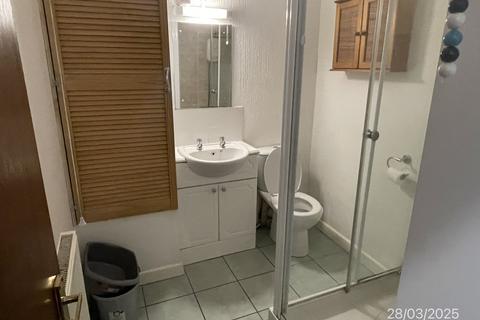 2 bedroom flat to rent, Barn Road, Carmarthen, Carmarthenshire