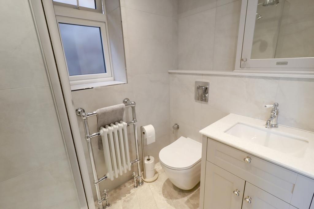 Bedroom 3 ensuite