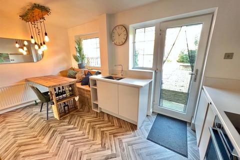 3 bedroom semi-detached house for sale, Daleside, Greetland