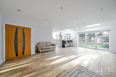 9 Balgores Square, Romford, RM2 6AU