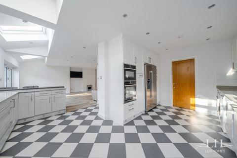 9 Balgores Square, Romford, RM2 6AU