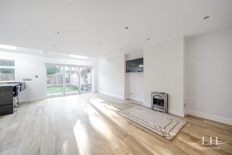 9 Balgores Square, Romford, RM2 6AU