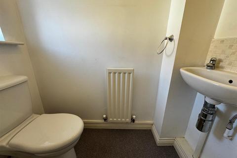 4 bedroom townhouse to rent, Herons Court, Durham