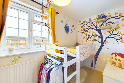 8 Fenhurst Close, Horsham, RH12 1UX