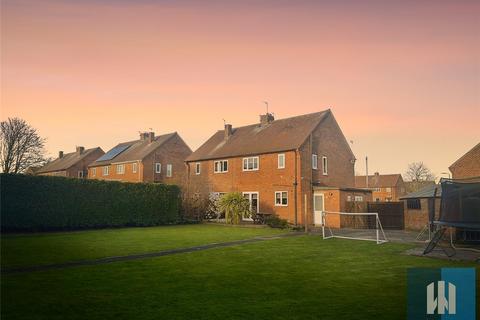 25 Alexander Road, Featherstone, Pontefract, WF7 6LF