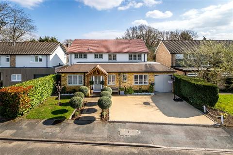 11 Sarum Green, Weybridge, KT13 9RX