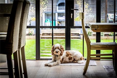 11 Sarum Green, Weybridge, KT13 9RX