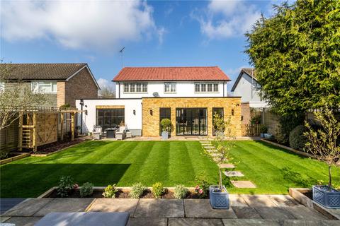 11 Sarum Green, Weybridge, KT13 9RX