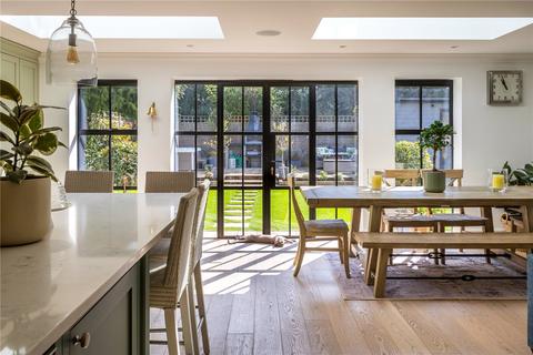 11 Sarum Green, Weybridge, KT13 9RX