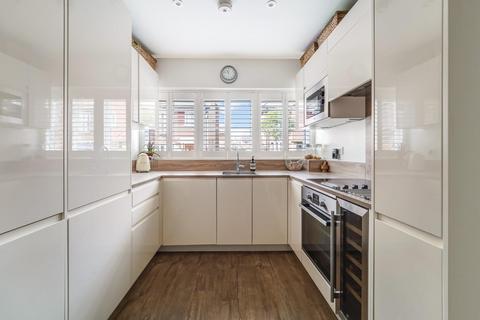 4 bedroom terraced house for sale, Dover Road, Tadworth