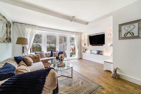 4 bedroom terraced house for sale, Dover Road, Tadworth
