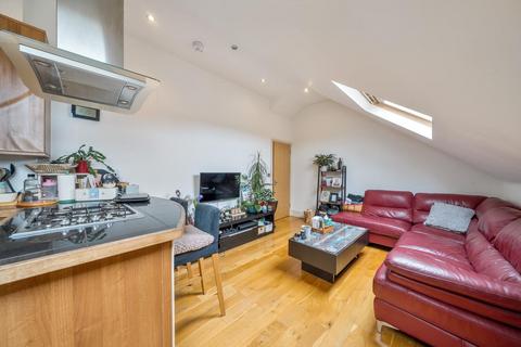 Flat D, 621 Garratt Lane, London, SW18 4SX