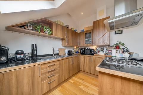 Flat D, 621 Garratt Lane, London, SW18 4SX