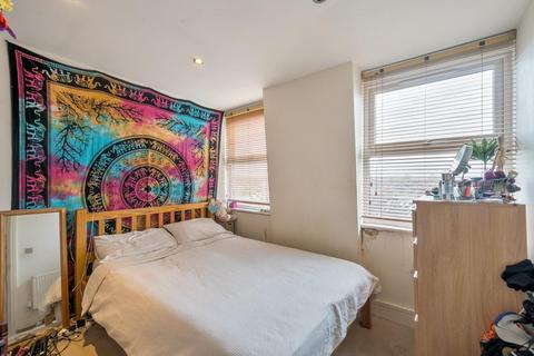 Flat D, 621 Garratt Lane, London, SW18 4SX
