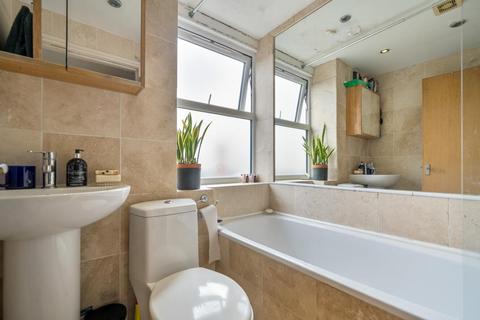 Flat D, 621 Garratt Lane, London, SW18 4SX