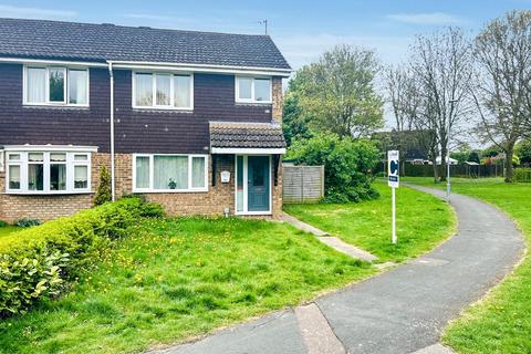 Collins Walk, Newport Pagnell MK16