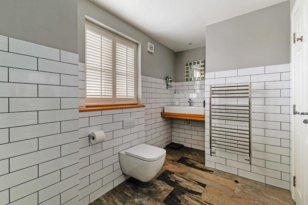 84221 2 Shears Drive Amesbury (31).jpg