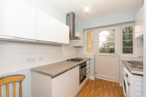2 bedroom flat to rent, Poynders Road, Clapham SW4