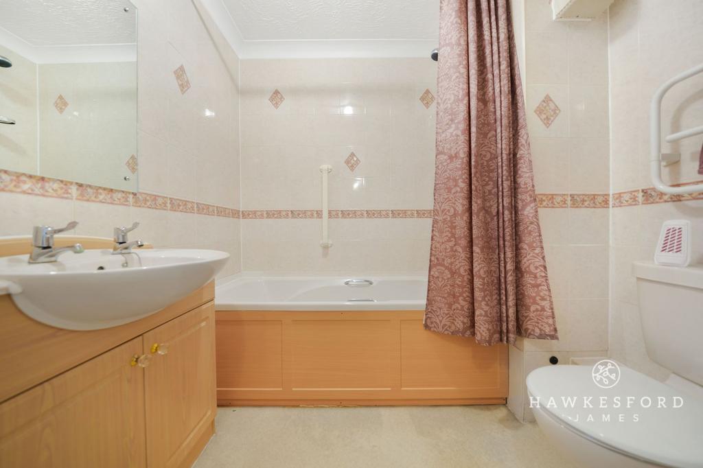 Riverbourne Court - Bathroom