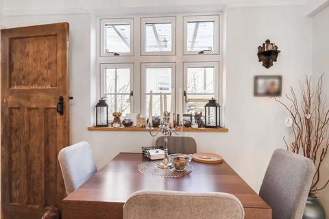 2 bedroom semi-detached house for sale, Bridle Path, Farnham GU10