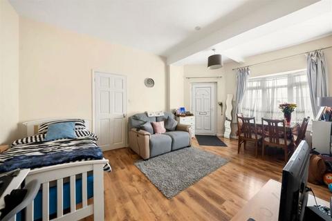 1 bedroom maisonette for sale, Hounslow Road, ., Twickenham, Middlesex, TW2 7HB