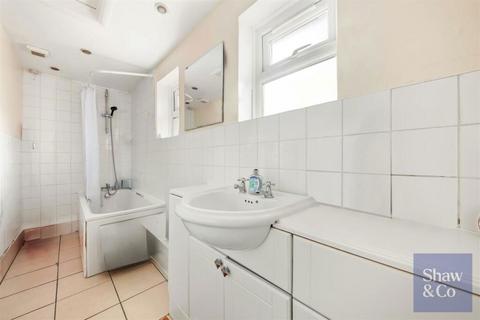 130 Hounslow Road, Twickenham, TW2 7HB