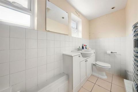 130 Hounslow Road, Twickenham, TW2 7HB