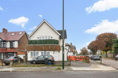 130 Hounslow Road, Twickenham, TW2 7HB