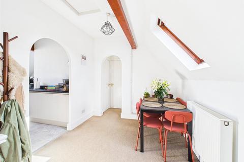 9 Aspen Drive, Quedgeley, Gloucester, GL2 4EN