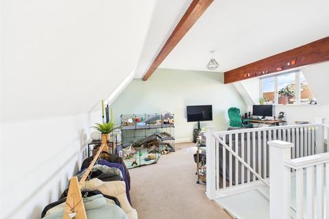 9 Aspen Drive, Quedgeley, Gloucester, GL2 4EN