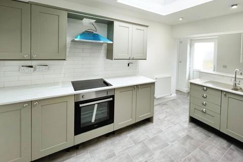 3 bedroom house to rent, Blodwen Terrace, Penclawdd, SA4 3XU