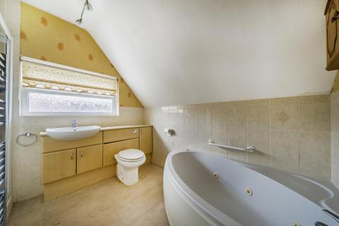 59 Frethern Close, Burford, OX18 4NS
