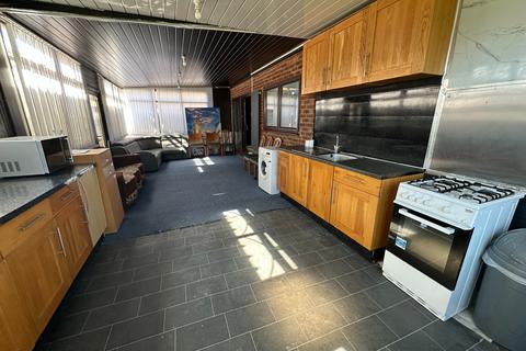 3 bedroom semi-detached house for sale, Burton Road, Branston, Burton-on-Trent, DE14