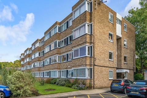 2 bedroom flat to rent, Queenswood Gardens, London E11