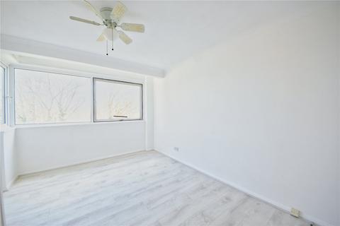 2 bedroom flat to rent, Queenswood Gardens, London E11
