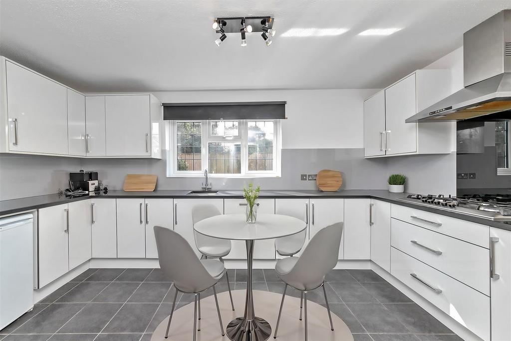 14 Havercroft Close-30 - Kitchen - Standard - 4.jpg