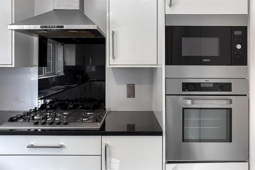 14 Havercroft Close-37.jpg
