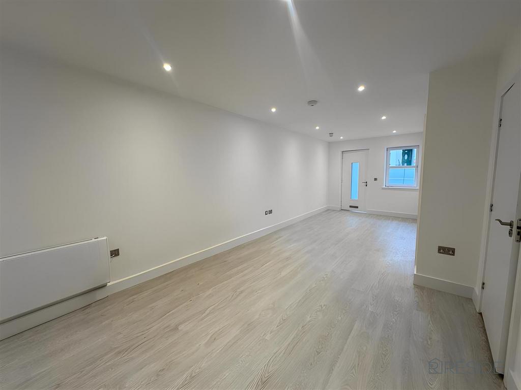 Virtual Staging AI - IMG 9758 - 4 November 2024 13