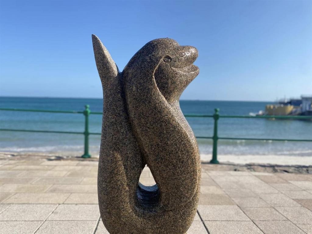 A HLGVi6 FLUipq1erwjmx7g.jpg