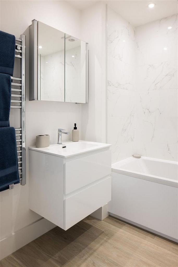 76e62s Abt0 Svz7 DJ9v OZ-A.jpg