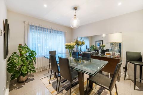 4 bedroom house for sale, Village Close, Weybridge, KT13