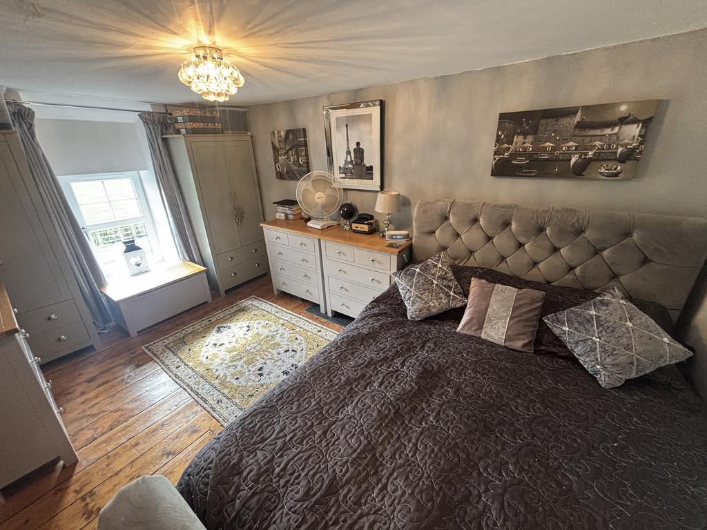 Front bedroom 1