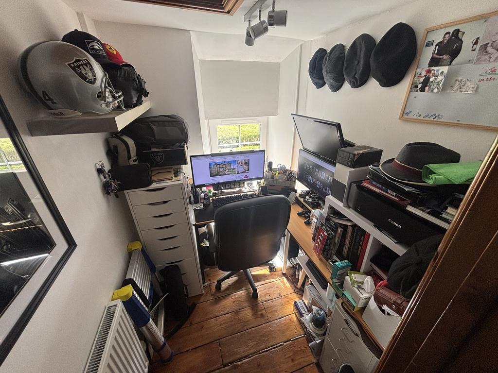Front bedroom 4/study