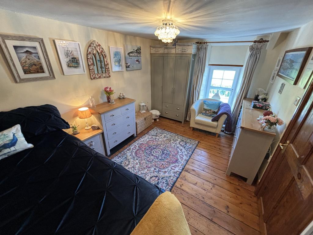 Front bedroom 2